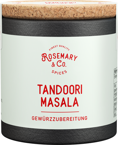 Dose Rosemary & Co. Große Gewürze auf Holz, daneben verschiedene Gewürze und Samen2