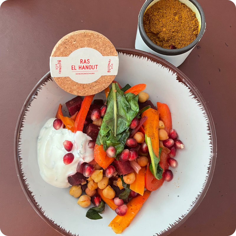 Kichererbsenpfanne mit Minz-Joghurt – Rosemary & Co. Gewürze Kichererbsenpfanne mit Minz-Joghurt – Rosemary & Co. Gewürze