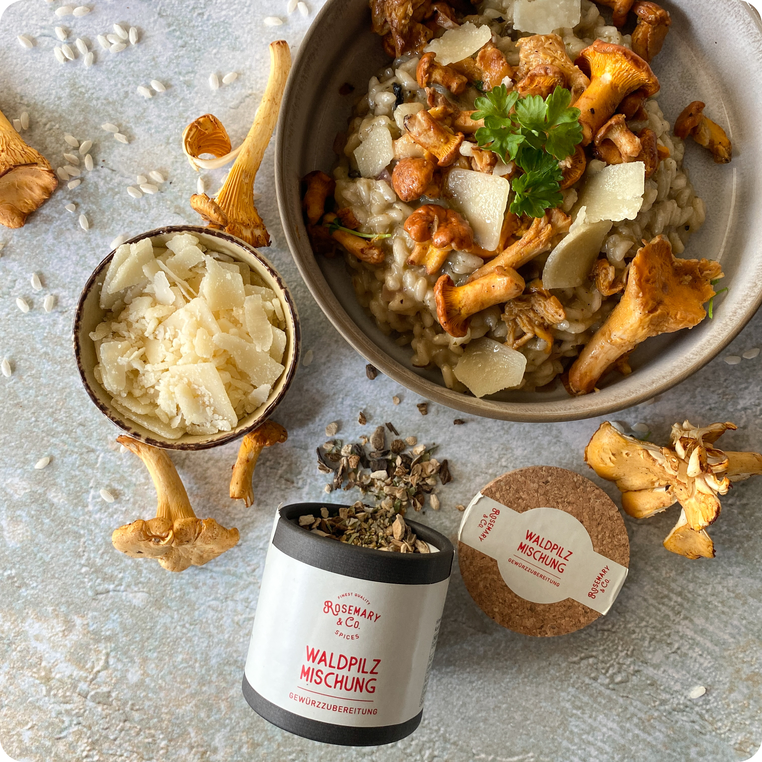 Dose mit Pilzrisotto, Parmesan, Pfifferlingen und Gewürze Waldpilz Mischung von Rosemary & Co